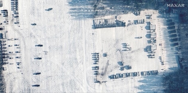 Супутникові знімки вказують на розгортання нових російських військових дислокацій поблизу України