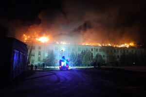 У Києві пожежа знищила дах гімназії східних мов