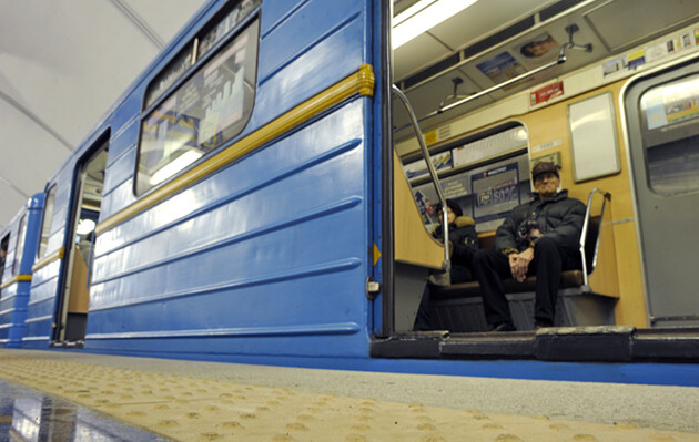 Шесть станций киевского метро будут работать без кассиров: список