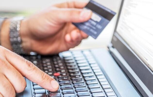 Кіберполіція викрила схему спустошення рахунків в банках, на яку може попастися будь-який покупець в інтернеті