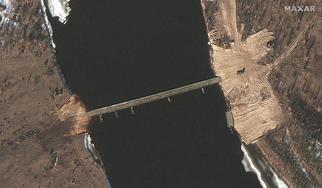 Россия за одну ночь построила тактический мост через Припять в шести км от украинской границы — CNN