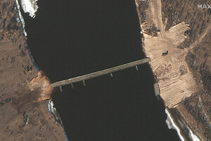 Россия за одну ночь построила тактический мост через Припять в шести км от украинской границы — CNN