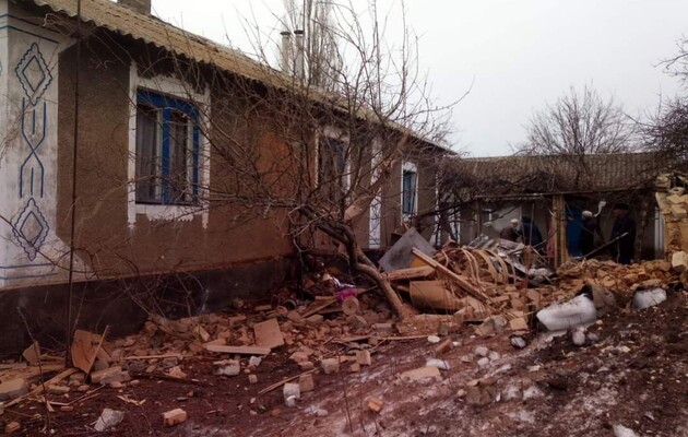 В Луганской области во двор лицея, где находились ученики, попал снаряд: СБУ открыла дело