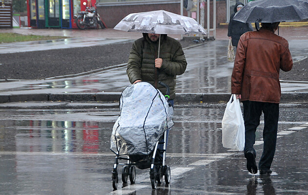 Дожди сегодня пройдут практически по всей Украине, воздух прогреется до 10 тепла