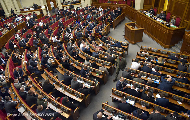 Сегодня в Раде заслушают трех министров: трансляция заседания парламента