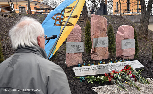 В Киеве почтили память воинов, погибших в боях под Дебальцево — фоторепортаж