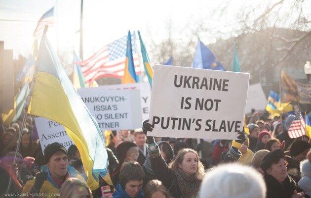 Более половины украинцев считают минские соглашения необязательными для исполнения