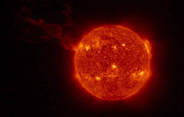 Материал распространился на миллионы километров в космос