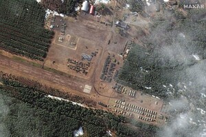 Спутники зафиксировали в Беларуси скопления военной техники вблизи границы Украины