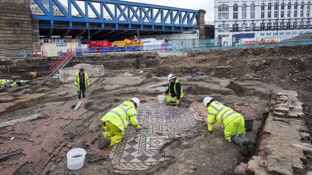 Археологи нашли в Лондоне самую большую за 50 лет римскую мозаику