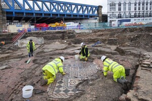 Археологи нашли в Лондоне самую большую за 50 лет римскую мозаику