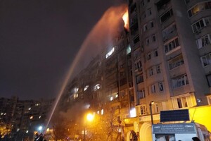 В Киеве из-за попадания ВНП горит дом