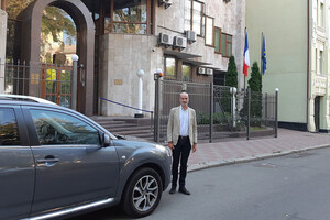 Франция направила элитное полицейское подразделение для охраны своего посольства в Киеве