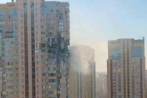 У Києві снаряд влучив у багатоповерхівку