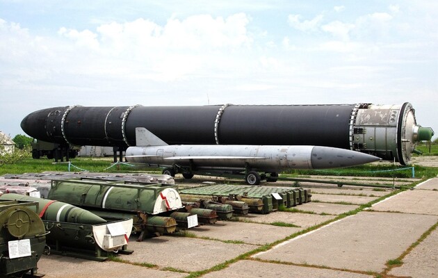 Путин поручил генералам перевести в режим боевого дежурства подразделения, имеющие ядерные ракеты