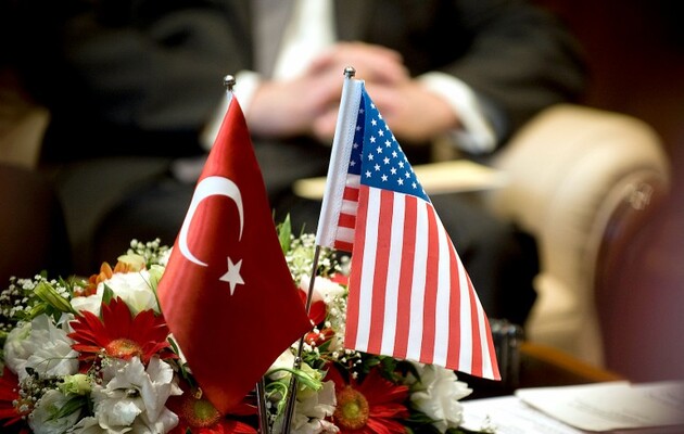 Турция и США договорились активизировать усилия по прекращению огня между Украиной и Россией — СМИ