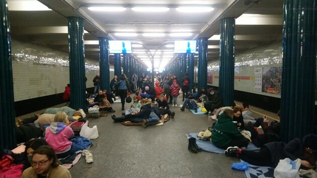Названо кількість людей, які рятуються від війни в київському метро 