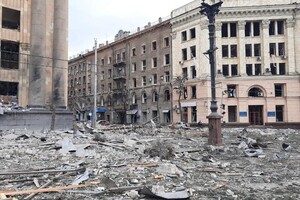 «Они могут бросать бомбы на наши площади, но не разбомбят наш дух»: Вакарчук записал видео в Харькове