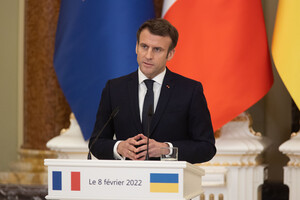 Макрон офіційно висуває свою кандидатуру на президентських виборах у Франції