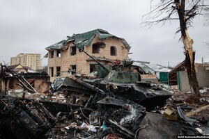 Оккупанты продолжают обстреливать Бучу: в городе нет света, тепла, связи