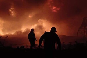 Спасатели ликвидировали пожар на нефтебазе в Житомирской области