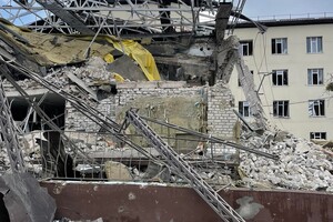 Окупанти зруйнували приймальне відділення лікарні в Ізюмі