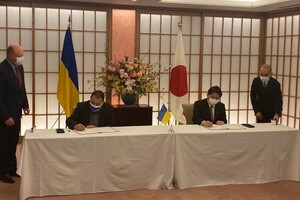 Японія передала Україні захисне приладдя – посол