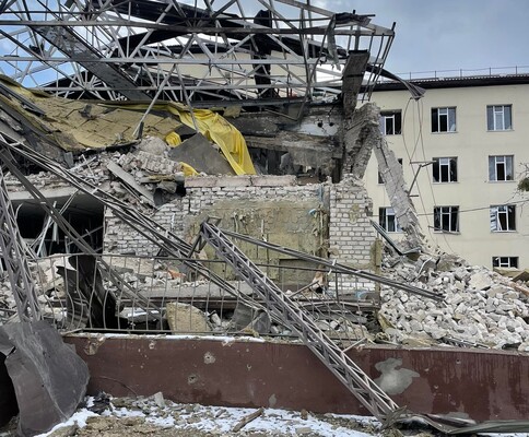 За 13 дней войны российские оккупанты вывели из строя 61 больницу