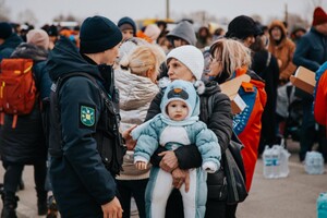 Куди тікають жителі України: країну залишили понад 2 млн біженців