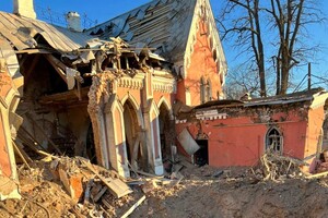 Російські окупанти пошкодили Музей українських старожитностей у Чернігові