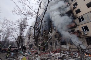 Арестович о попадании снаряда в дом на Оболони: «О сознательном обстреле Киева пока речь не идет»