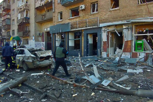 Обломки ракеты упали на Куреневке в Киеве, есть жертвы