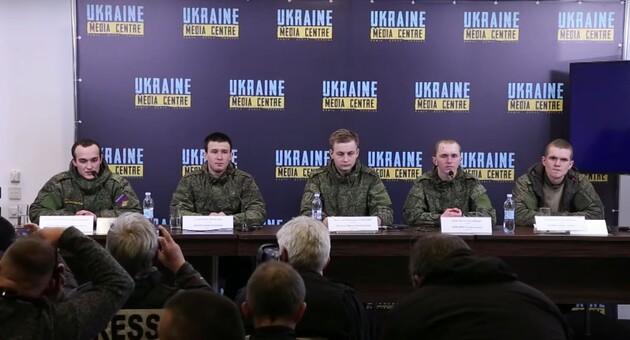 «Их там нет? Они там есть»: пресс-конференция пленных российских срочников