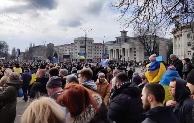 Херсонці вийшли на протест проти російських окупантів. Фото: Valentina Moiseyeva / Facebook