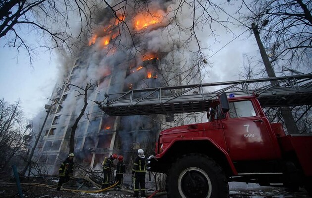 Киев снова оказался под обстрелами: повреждены дома в трех районах, есть жертвы