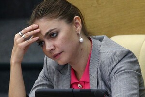 Швейцарцы хотят официально лишить гражданства приближенную к Путину Алину Кабаеву