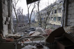 В Мариуполе войска РФ согнали людей в областную больницу и используют ее как огневую позицию – Зеленский