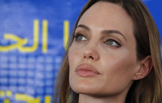 Анджелина Джоли опубликовала фото украинских детей, пострадавших от войны