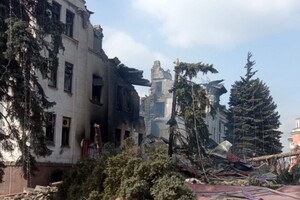 Из-под завалов драмтеатра в Мариуполе не могут достать людей из-за обстрелов РФ — Азов
