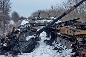 Білоруські строковики відмивають російські танки від останків росіян, - ЗМІ