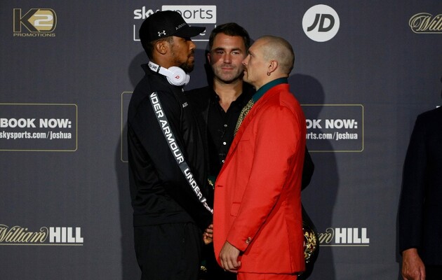 Усик може покинути Україну