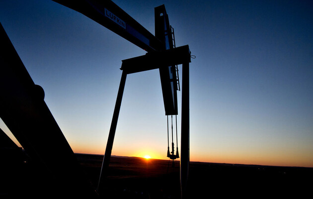 Евросоюз рассмотрит вопрос внедрения нефтяного эмбарго против России - Reuters