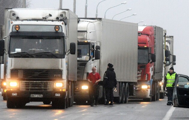 Литва, Латвія, Естонія та Польща закликають ЄС блокувати вантажні перевезення РФ та Білорусі 