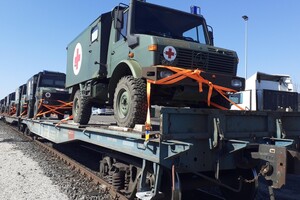 Україна отримала 50 авто швидкої допомоги для евакуації поранених