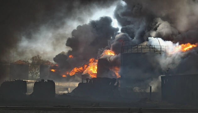 На Київщині у результаті ворожого обстрілу виникла пожежа на нафтобазі