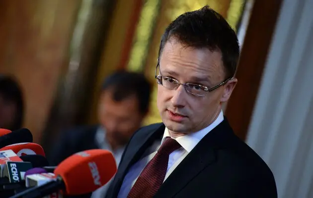Венгрия не позволит поставлять оружие в Украину через свою территорию — глава МИД