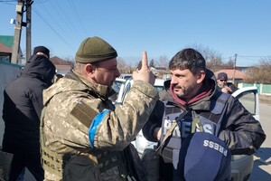 Окупанти обстріляли гумкоридор на Чернігівщині, постраждав журналіст Андрій Цаплієнко