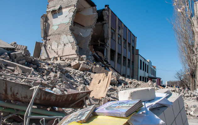 Армия РФ разрушила около 4 500 домов и почти 400 учебных заведений в Украине