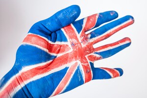 Уряд Британії рекомендував терміново розірвати контракти з компаніями РФ та Білорусі