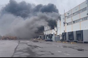 Войска РФ обстреляли склад с бытовой химией и продуктами питания в Броварском районе